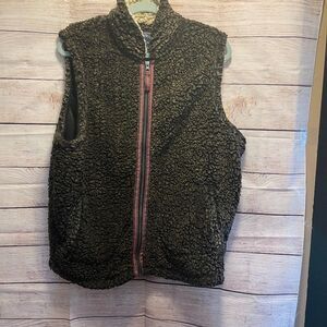 Sherpa Vest EUC Olive Green with Zipper Detail